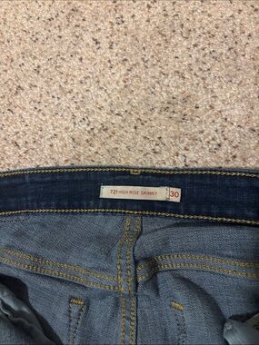 Levi's 721 High Rise Skinny Jeans - Medium Blue with Dark Waistband